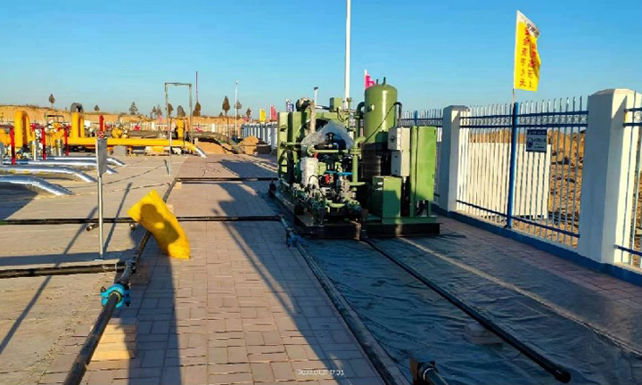 ENERTEK gas boosting compressor package for a single well